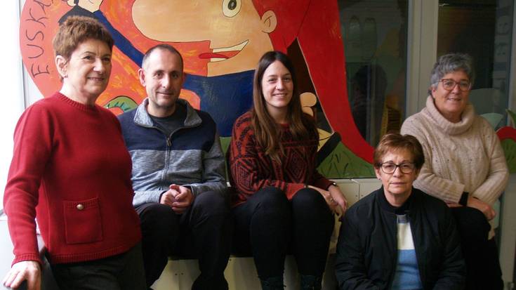 "Modu antolatuan parte hartu nahi dugu ikastolaren ibilbidean"