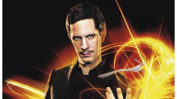 Mentalismo ikuskizuna Toni Bright  magoarekin