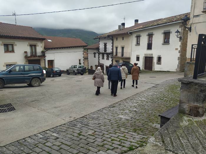 Kontzejua hasi da festak prestatzen