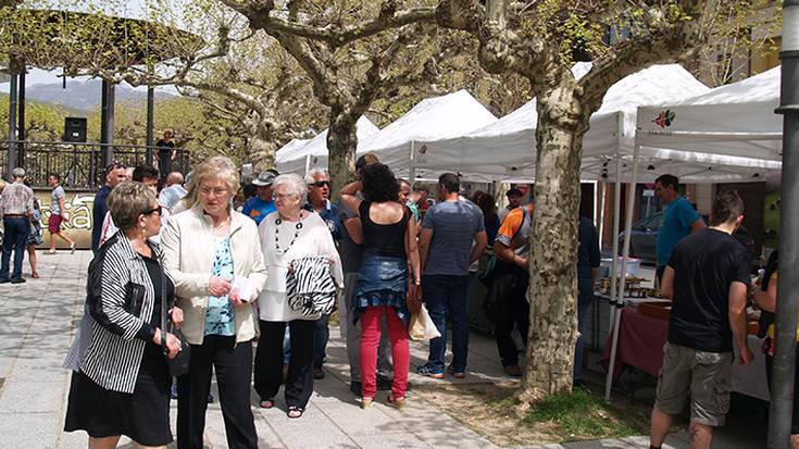 Artisauak eta ekoizleak plazara