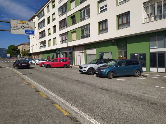 Alderantzizko baterian aparkatzera