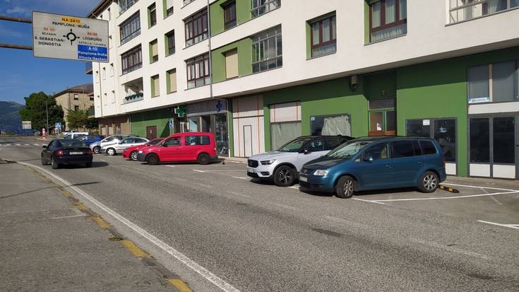 Alderantzizko baterian aparkatzera