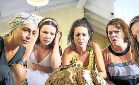 Enjambre gaurkotasunezko film dokumentalaren emanaldia