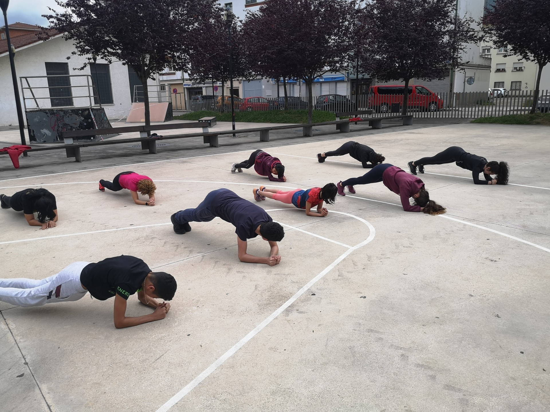 Bargagain Taekwondo taldeko nagusiak, entrenatzera