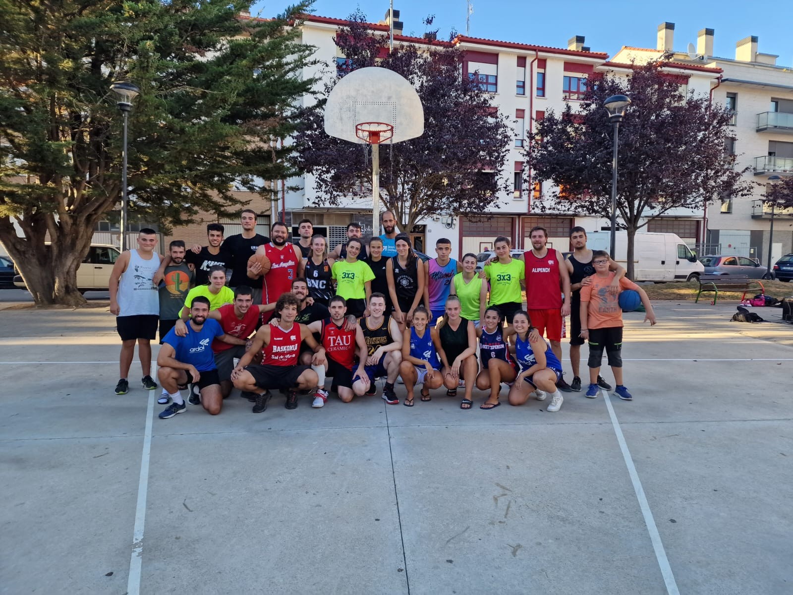Emakumeak ere Streetballera animatu ziren