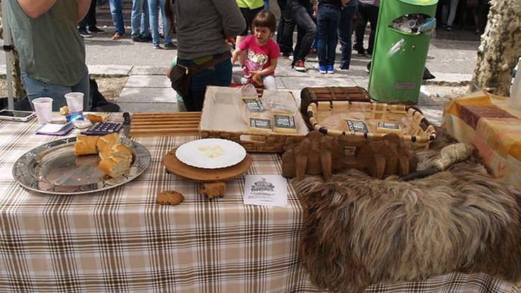 Liburak irakurtzearen onurak, asteko soinua argituta, gaurkotasuneko gaiak eta agenda kontuak