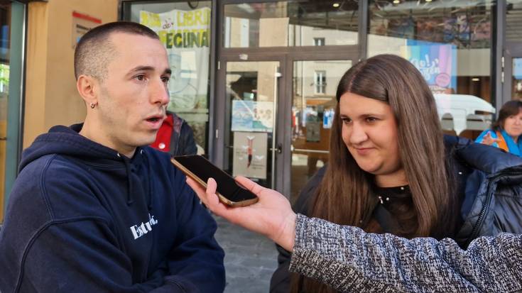 Altsasuko bigarren eskuko azokaz Paris 365 erakundekoen eskutik