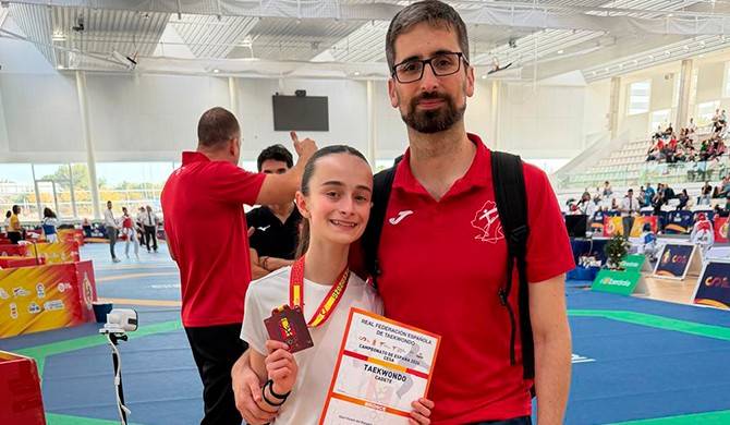 Irea Etxanizen brontzezko domina