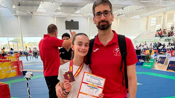 Irea Etxanizen brontzezko domina