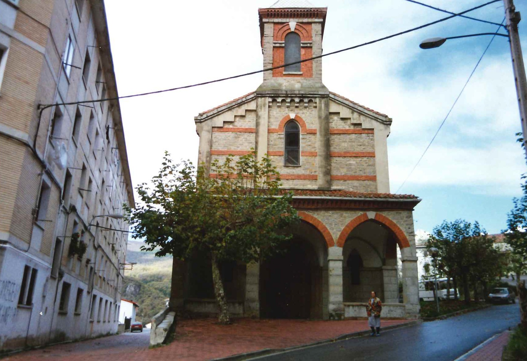Irurtzungo elizak 100 urte