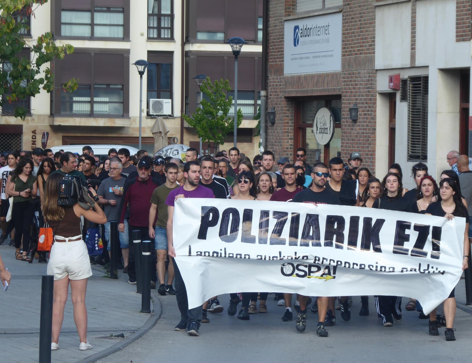 Identitatea ordezkatu diotela salatu du Ospak!-k