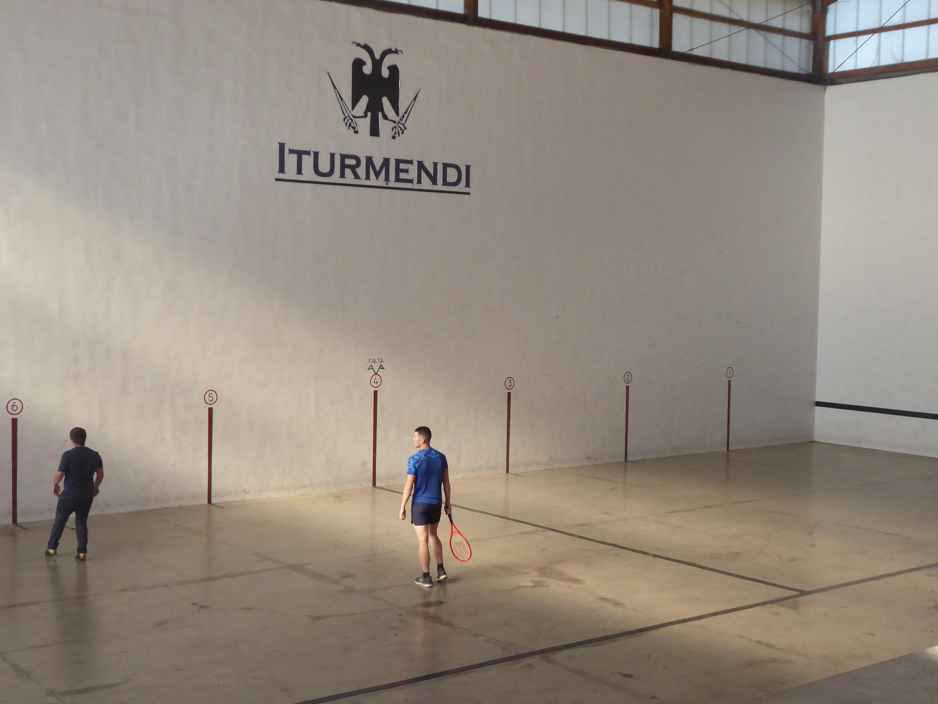 Biltoki frontenis txapelketan izena emateko azken egunak