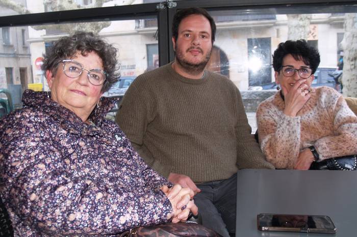"Txapa gau mahaian dut, jartzeko prest"