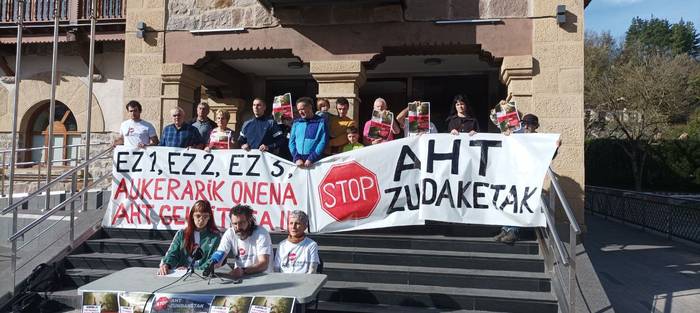 AHTko hirugarren ibilbide posibleko zundaketak bertan behera uztea eskatu dute