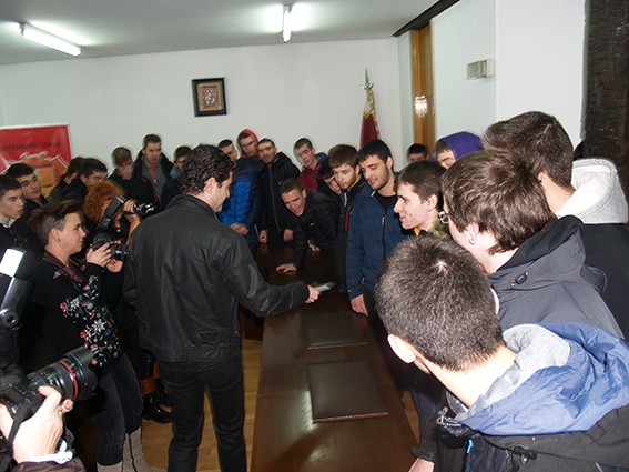 Urduritasuna kintoen buruen aukeraketan - 13