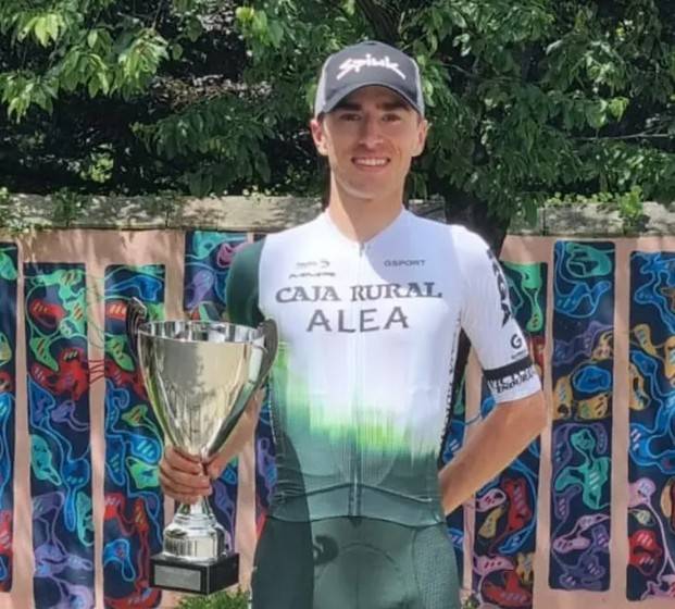 Mikel Uncillaren garaipena Seguran, Regilen eta Hoyosen omenez