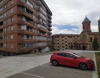 Irurtzunek aparkaleku berria du
