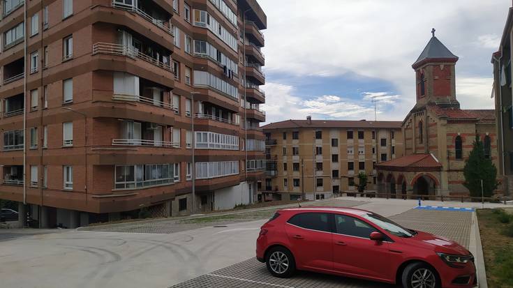 Irurtzunek aparkaleku berria du