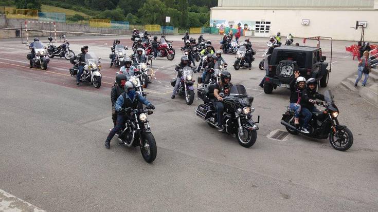 Espaciobiker Custom Club taldekoen topaketa Irurtzunen