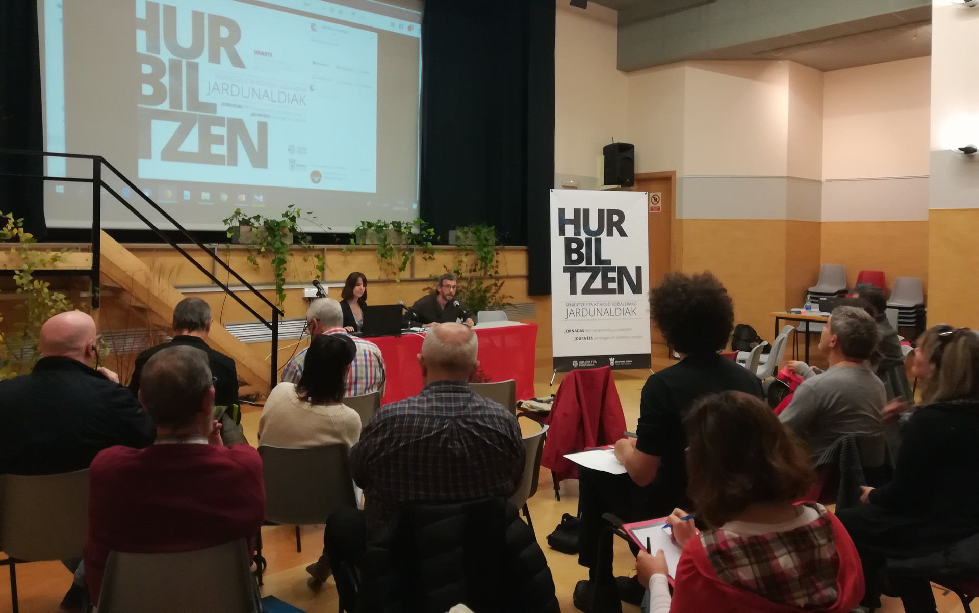 Senidetutako Uharteak lotzeko 
