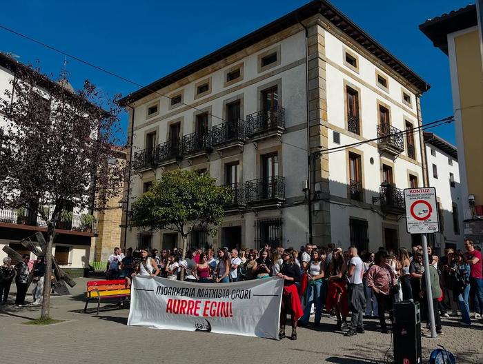 Itaiak emakumezko zarauztarraren erailketa salatu du