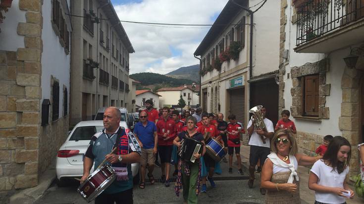 Lakuntza festetan murgiltzeko prest