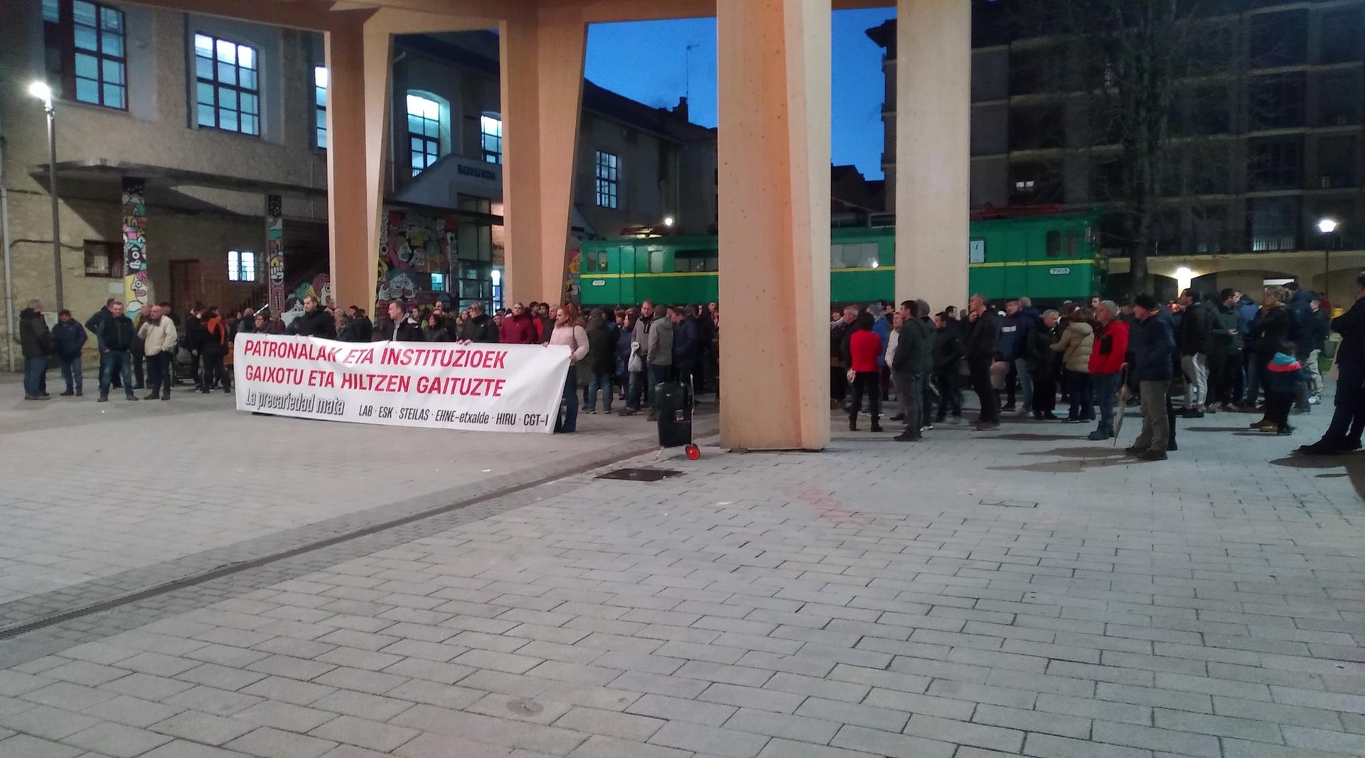 Lan istripuen atzean dauden erantzukizunak agerian utzi dituzte