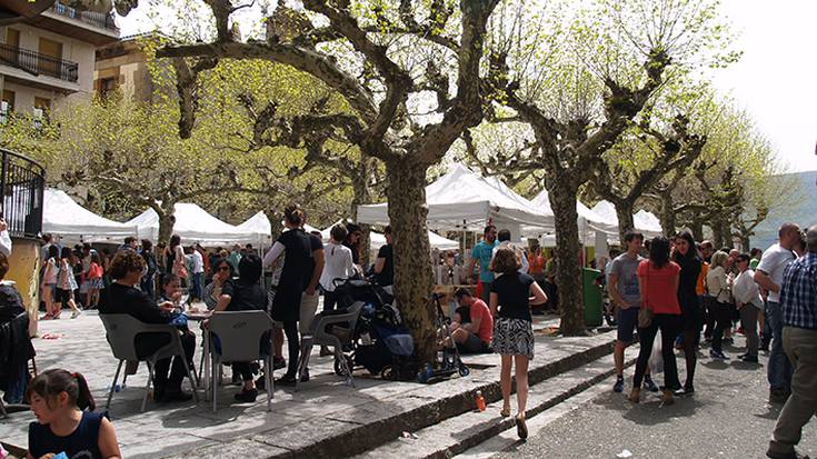 Artista etxarriarrak plazan