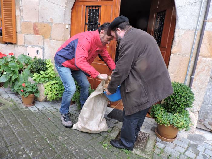 Patata operazioa eginen du Iruñeko Alegria peñak