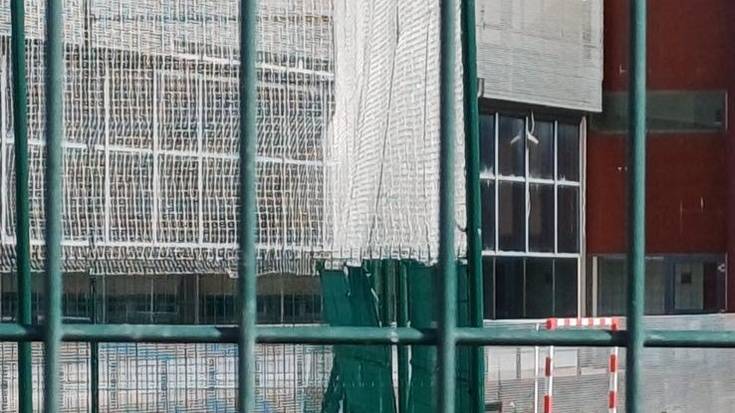 Zelandiko tenis pista konpontzeko lanak aste honetan egingo direla dio Altsasuko Udalak