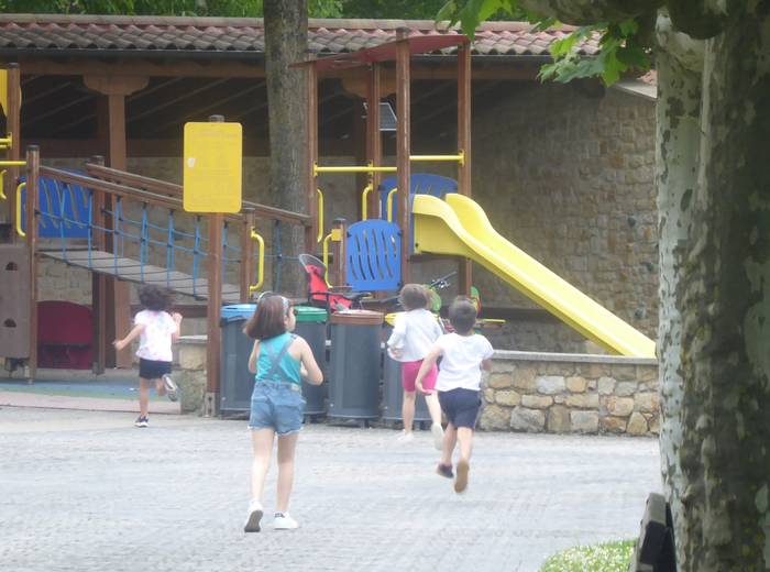 D ereduak beherako joera hautsi du