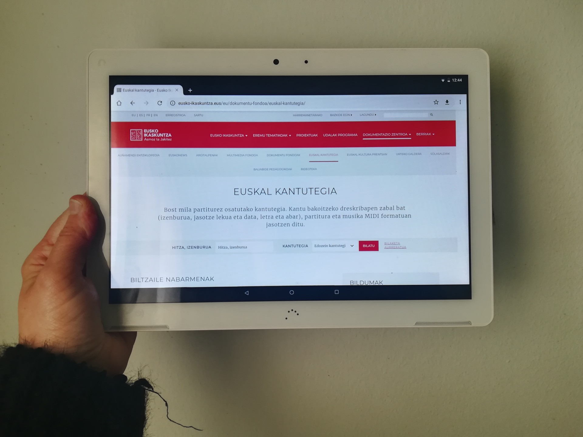 Konfinamenduari aurre egiteko hainbat baliabide