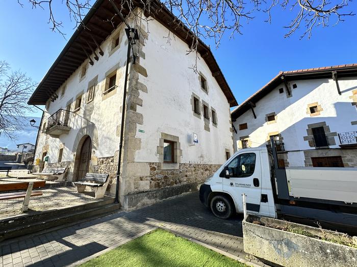 Zerbitzu anitzetako lanpostua betetzeko deialdia egin du udalak