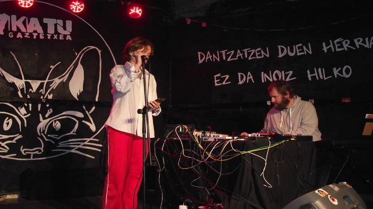 "Akuilu bat izan nahi du, zerbait alda dezagun"