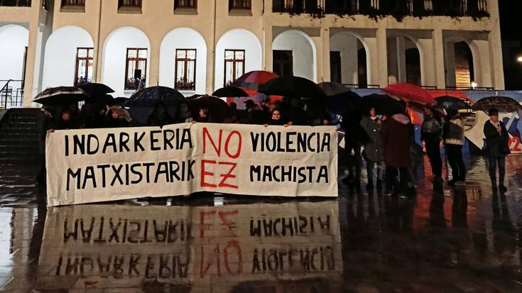 Feministek gizonezkoen konplizitate sareak salatu zituen