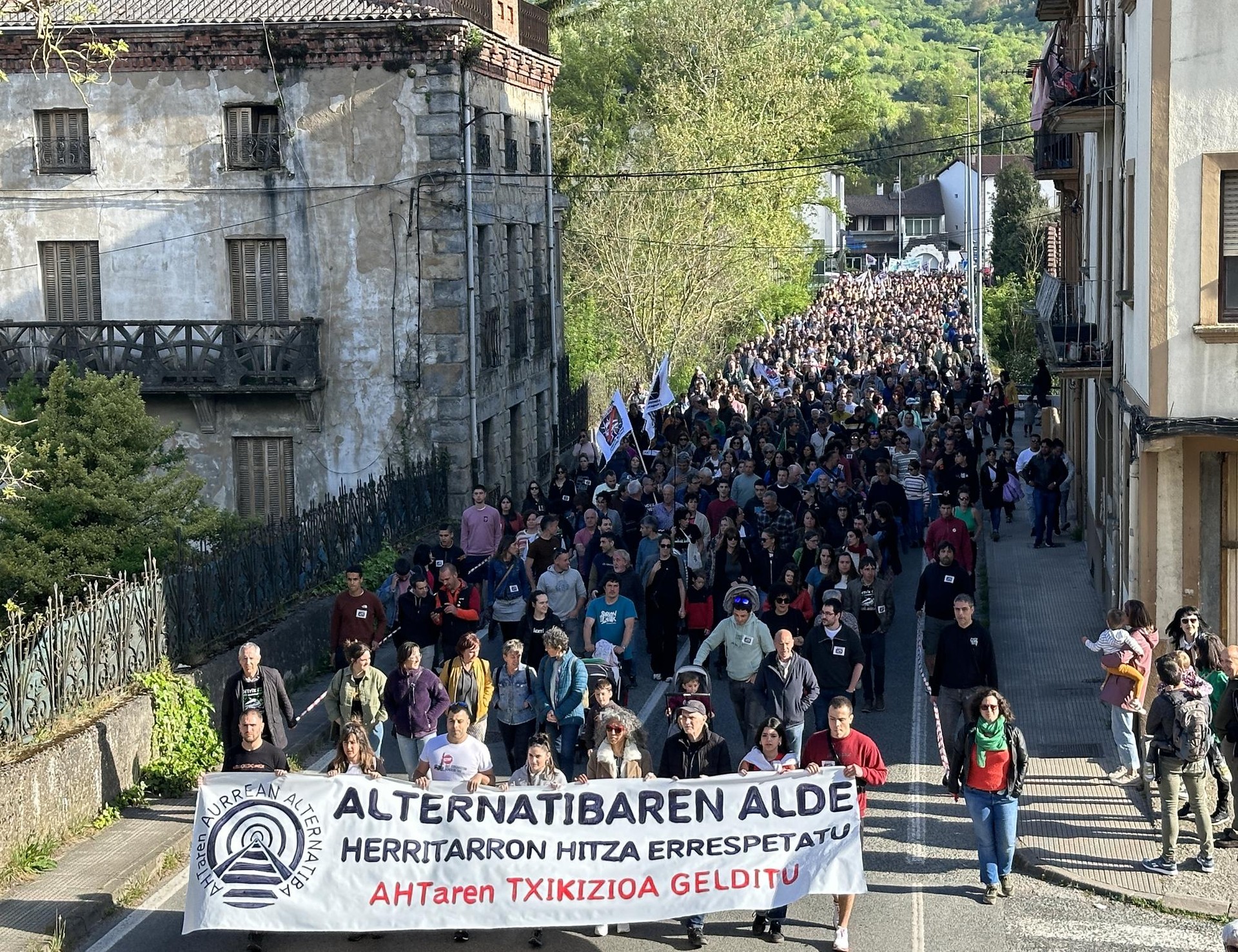 AHTren inguruko "desinformazio eta toxikazio" kanpaina salatu dute
