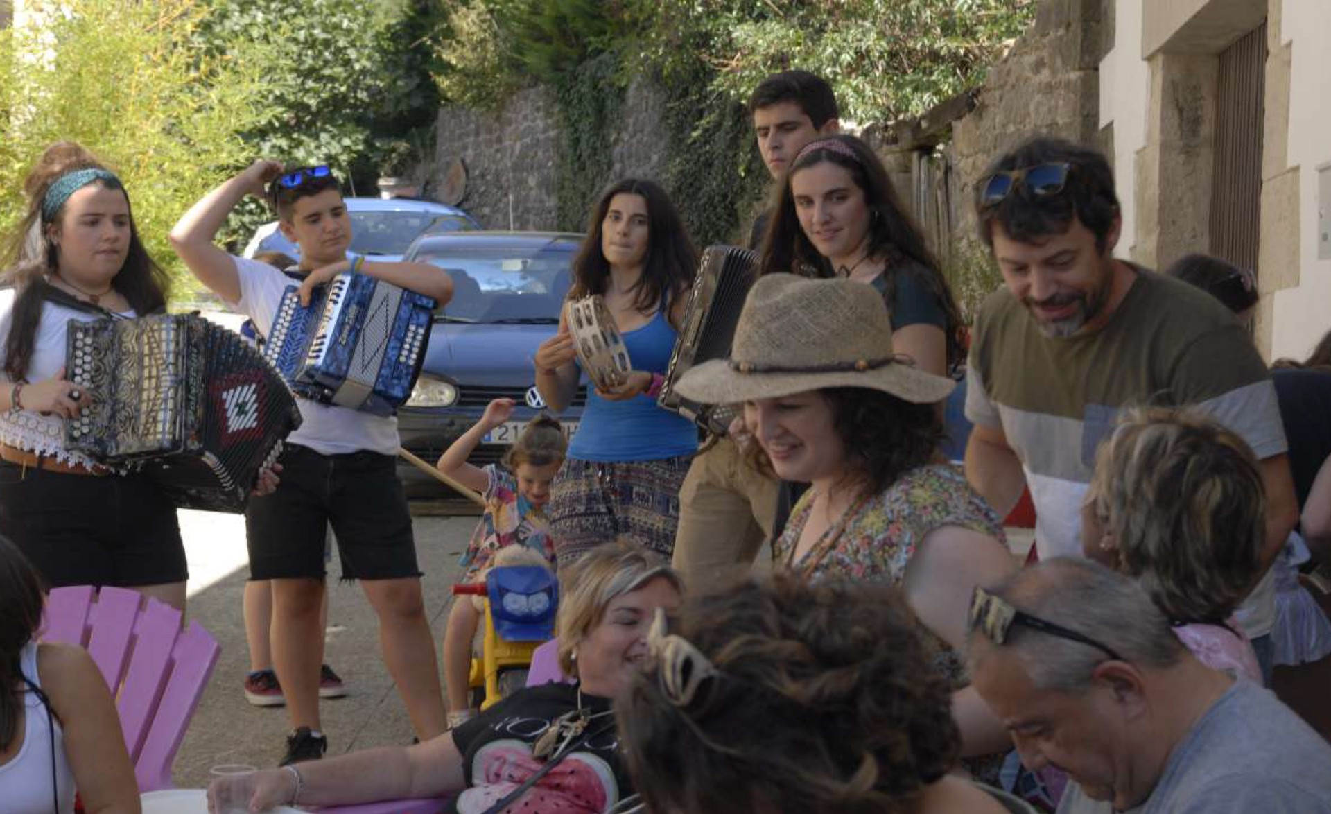 Hiru festa egun aurretik Errotzen