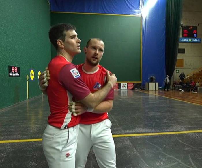 Zabaleta eta Elordi gora hurbiltzen ari dira