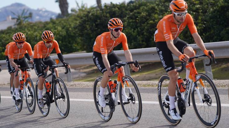 Iker Mintegik Valentzian mustu du denboraldia