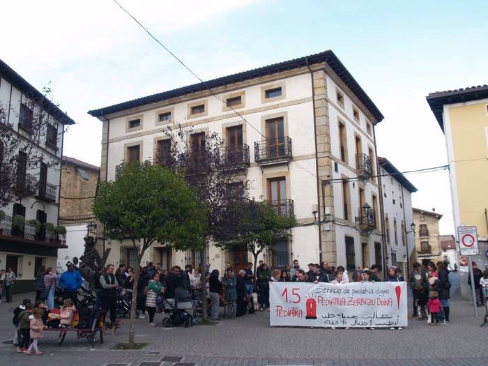 Pediatria zerbitzu duina eskatzen segituko dute