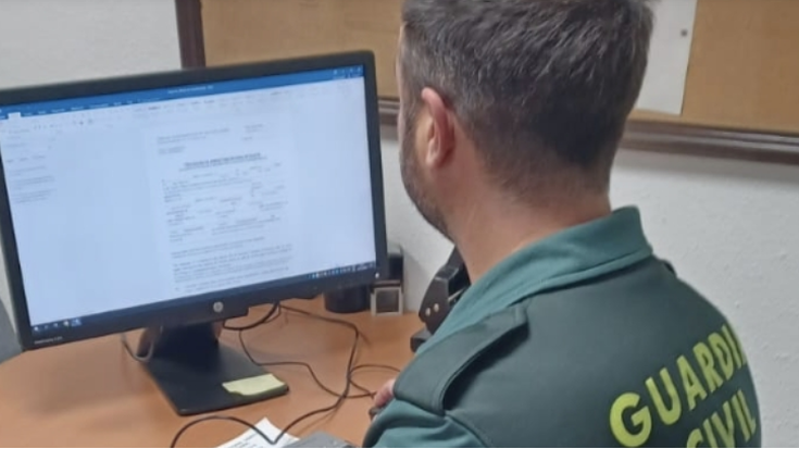 Hiru atxilotu gasolindegietan joko txartelak ebasteagatik