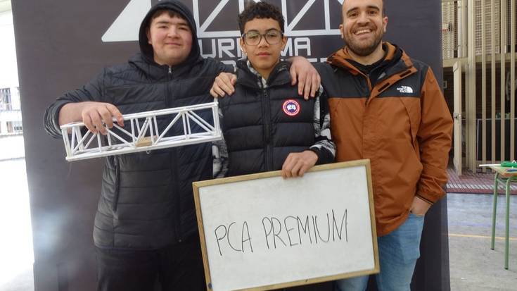 Paperezko zubiak eginez hainbat gauza ikasi dute ikasleek
