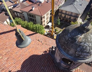 Elizako ezkila bat konpontzera Austriara eraman dute