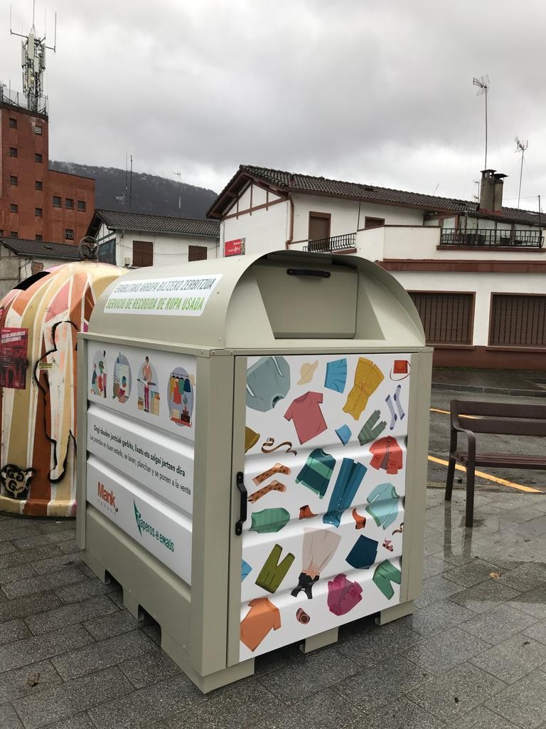 Arropa edukiontziak ibarrera bueltan