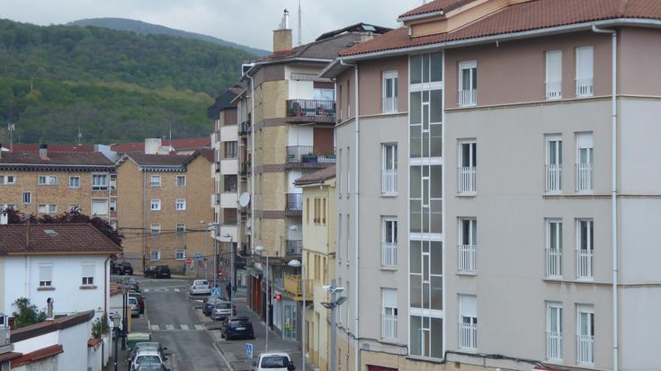 Udalak etxebizitza hutsen gaineko zerga onartu du
