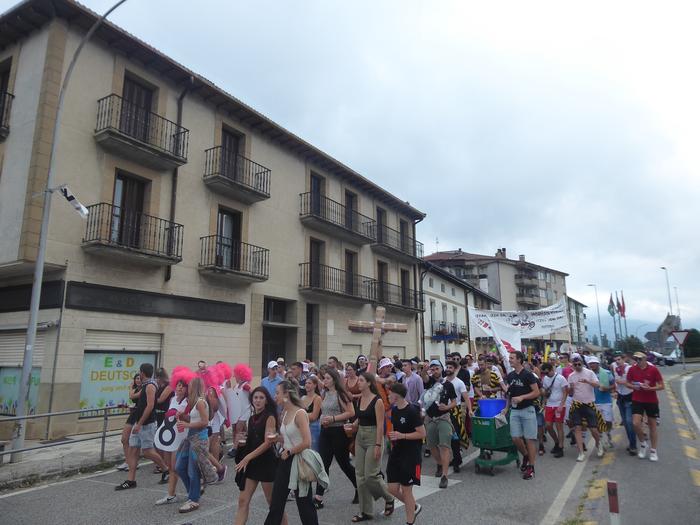 Kuadrillen eguneko bazkariko txartelak salgai