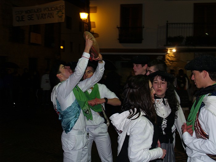 Kintoak zortzikoa dantzatzen - 1