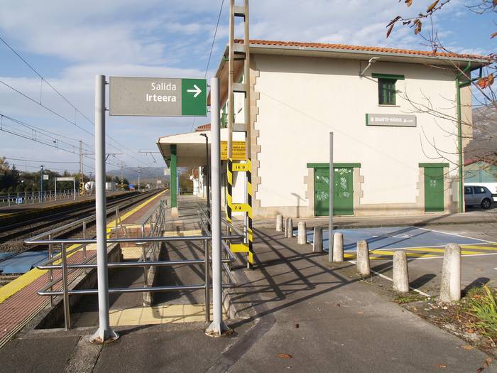 Trenbideko lanek tren zerbitzuari eraginen diote