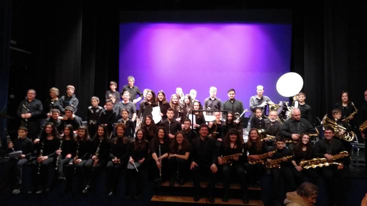 Filmetako musika errepertorioa emateko 90 musikari