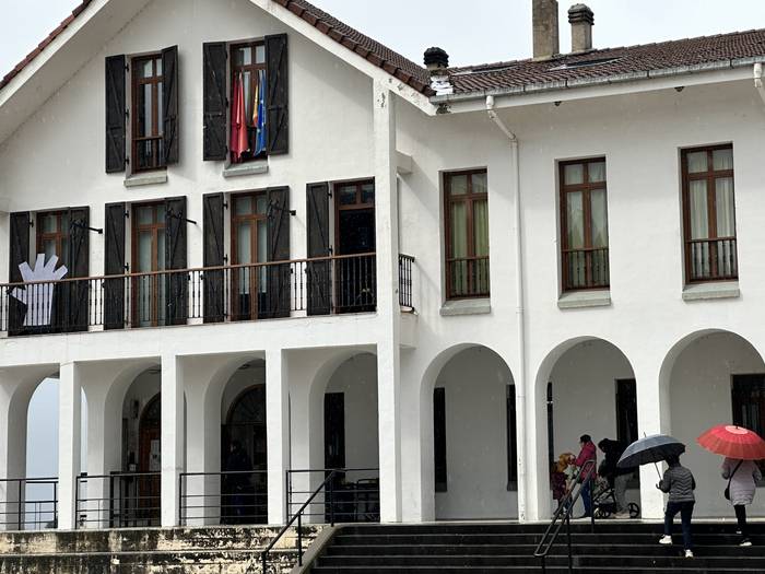 Irurtzungo Udalak aurten hiru lanpostu bete nahi ditu